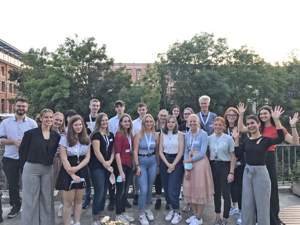 20 Jugendliche aus Halle und Leipzig in den Studienkompass aufgenommen, Foto: Stiftung der Deutschen Wirtschaft gGmbH 
