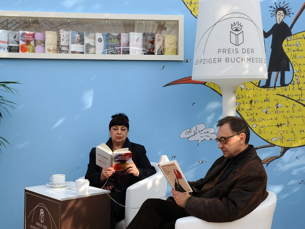 Leseecke zum Preis der Leipziger Buchmesse in der Glashalle