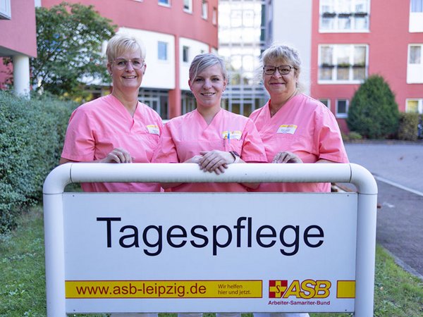 Team der ASB-Tagespflegeeinrichtung in Leipzig-Lößnig, Foto: ASB Regionalverband Leipzig e. V.