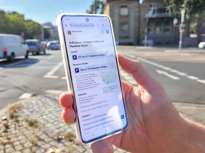 Stadt und Leipziger Verkehrsbetriebe testen digitale Anzeige für P+R-Stellplätze
