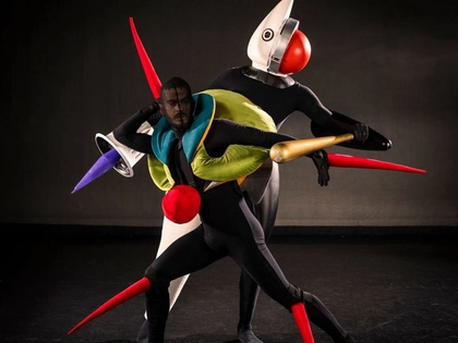 Schaubühne Lindenfels zeigt in ihrer Reihe internationaler Gastspiele „Meta | Mor | Phos. A Triadic Ballet Fiction“ Schaubühne Lindenfels zeigt in ihrer Reihe internationaler Gastspiele „Meta | Mor | Phos. A Triadic Ballet Fiction“
