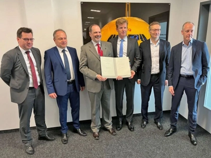 Mitteldeutsche Flughafen AG und DHL verlängern Partnerschaft