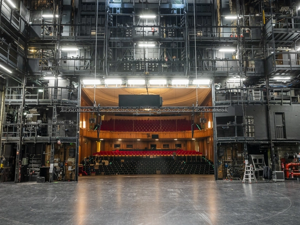 Schauspiel Leipzig: Bühne und Saal, Foto: Rolf Arnold