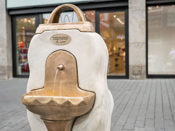 Erster öffentlicher Trinkwasserbrunnen in der Petersstraße, Foto: Leipziger Gruppe