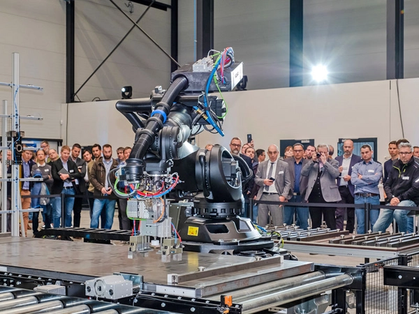 Im Carbonbetontechnikum werden Bauteile aus Carbonbeton automatisiert gefertigt, Foto: Kirsten Nijhof / HTWK Leipzig