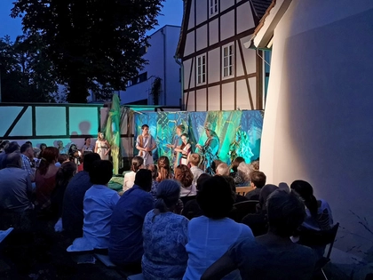 Sommertheater im Schillergarten mit der freien Theatergruppe Kulturbeutel