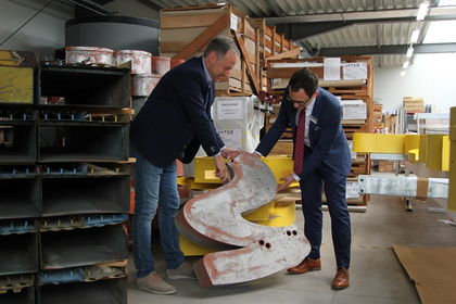 Goetheschriftzug bald zurück aufs Dach der Höfe am Brühl