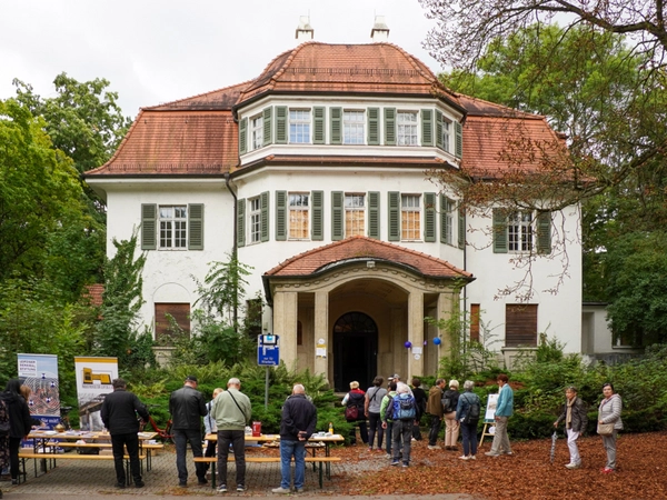 Robert-Koch-Park in Leipzig: Wichmannvilla, Foto: Dave-Tarassow