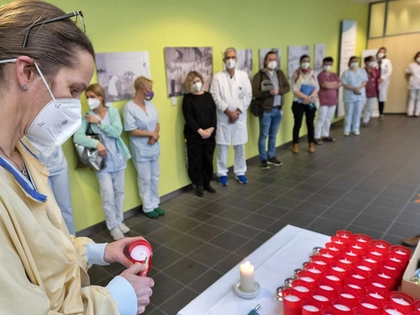 Beschäftigte des Universitätsklinikums Leipzig gedenken verstorbener Patienten