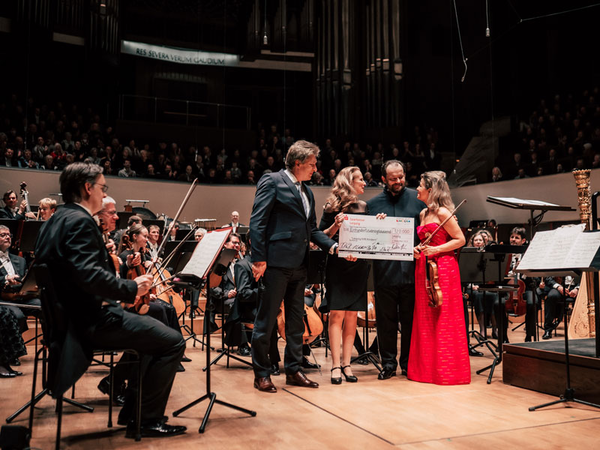 Spendenscheck in Höhe von 120.000 EUR, Foto: Tom Thiele / Gewandhaus