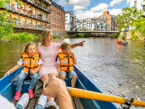 Famillienurlaub in Leipzig: Bootsfahrt, Foto: LTM / Philipp Kirschner