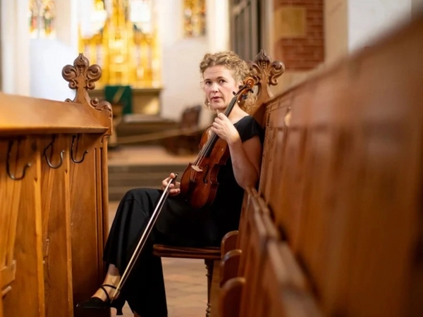 Barockgeigerin Nadja Zwiener, Foto: Mario Dingethal