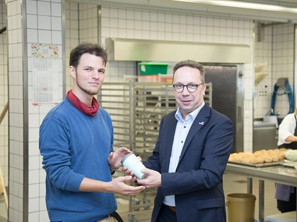 BUND Leipzig gewinnt ersten Großabnehmer bei Mehrwegbecherkampagne Recycling2go