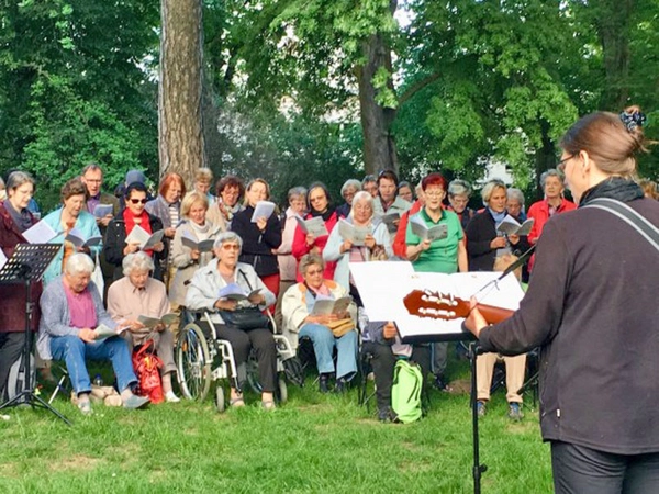 Bürgersingen an der Lutherkirche, Foto: Stiftung Bürger für Leipzig