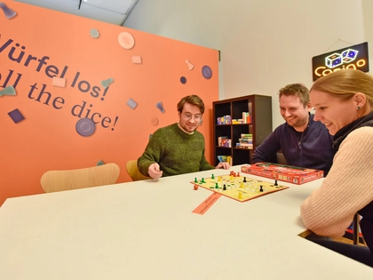 „Mensch ärgere Dich nicht“-Meisterschaft und Vortrag über die Leipziger Würfelautomatenindustrie im Stadtgeschichtlichen Museum