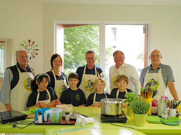 Projektstart „Gesund & Cool“ mit Schülerinnen und Schülern der Schule am Rabet im Leipziger Kinder-Erlebnis-Restaurant, Foto: Tim Hard