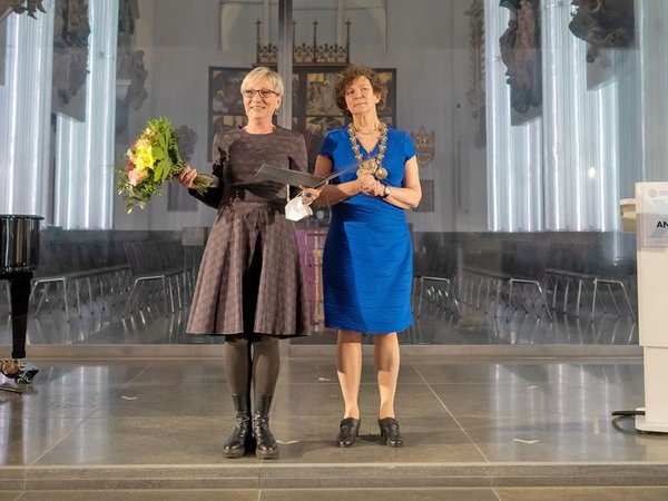 skrædder færdig Gå igennem Hohe Ehrung für Charlotte Bauer beim Jahresempfang der Alma mater -  LEIPZIGINFO.DE