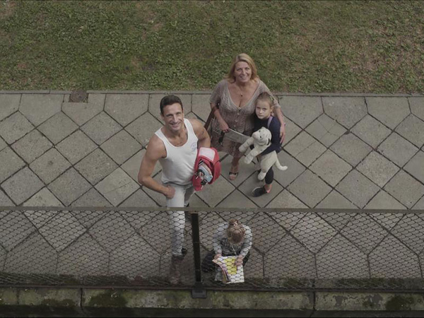 Einer der Filme im DOK Stream: The Balcony Movie, Dokumentarfilm, Polen 2021