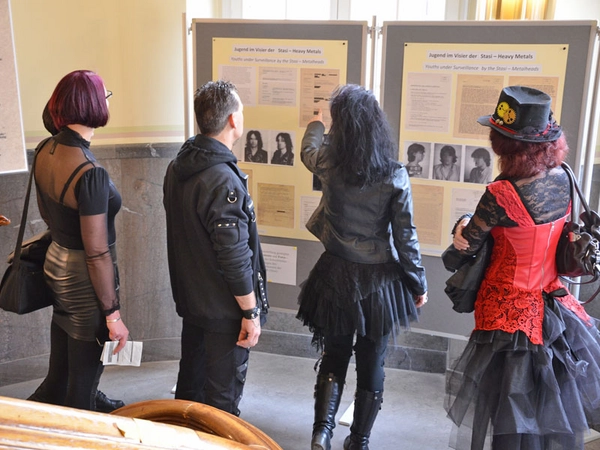 Archivpräsentation „Gruftis, Punks und Co. Alternative Jugend im Visier der Stasi“ im Jahr 2016, Foto: Bundesarchiv