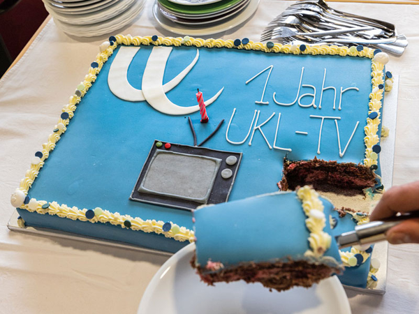UKL-TV-Torte zur Feier des Tages für ein nicht alltägliches Projekt, Foto: Stefan Straube / UKL