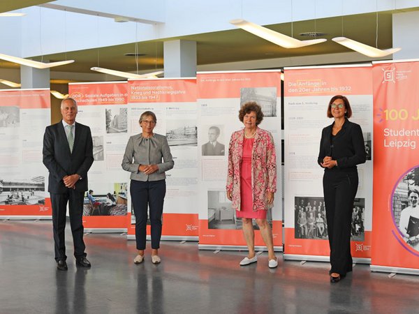 Achim Meyer auf der Heyde, Andrea Franke, Professorin Beate Schücking und Dr. Andrea Diekhof, Foto: Christina Wille