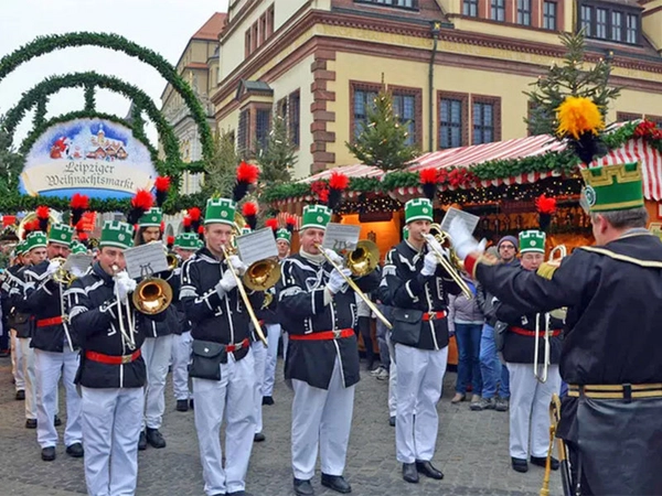 Erzgebirgische Bergparade auf dem Leipziger Weihnachtsmarkt, Foto: Andreas Schmidt