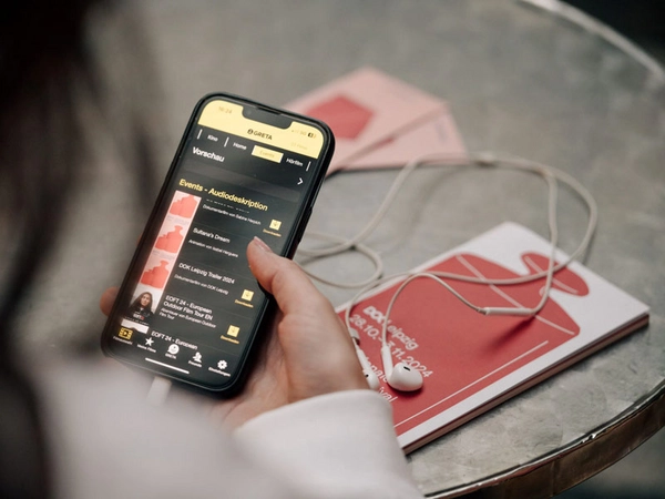 Filme mit Audiodeskriptionen über die App GRETA, Foto: DOK Leipzig 2024