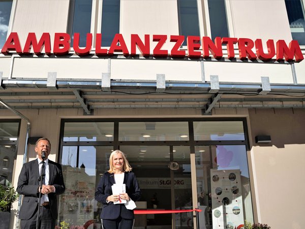 Neues Ambulanzzentrum am Klinikum St. Georg in Leipzig eröffnet: Torsten Bonew und Dr. Iris Minde, Foto: Alexander Weingarten 