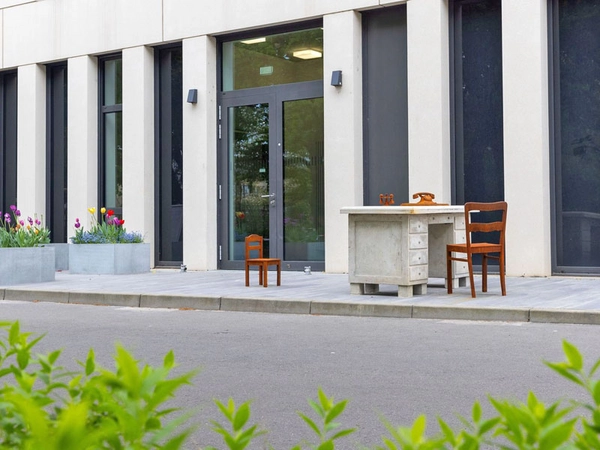 Mit dem neu errichteten Mahnmal auf ihrem Erziehungswissenschaftlichen Campus gedenkt die Universität Leipzig der Kinder mit Behinderung oder psychischen Erkrankungen, die den "Euthanasie"-Verbrechen zum Opfer gefallen sind. Foto: Swen Reichhold