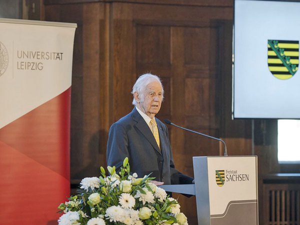 Prof. Dr. Kurt Biedenkopf wurde die Ehrendoktorwürde der Universität Leipzig verliehen. Foto: Pawel Sosnowski