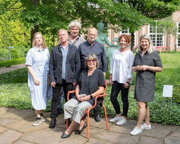 Die Jury, vorne: Dr. Helena Koenigsmarková. von links nach rechts: Susanne Oswald, Dr. Olaf Thormann, Prof. Martin Neubert, Roland Meinel, Anett Lamprecht, Sabine Epple, Foto: GRASSI Museum