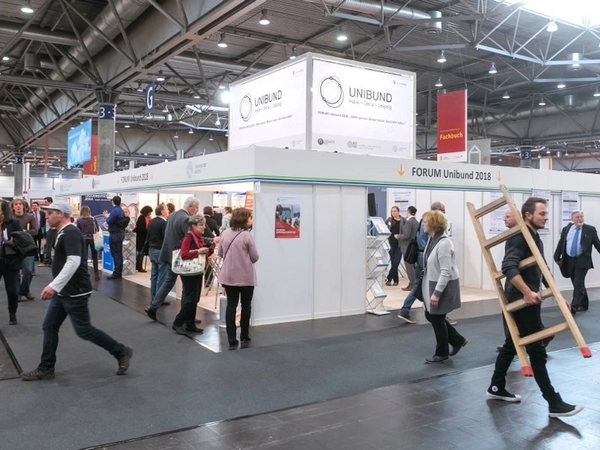 Der Stand des Universitätsbundes Halle-Jena-Leipzig auf der Buchmesse 2018, Foto: Swen Reichhold / Universität Leipzig