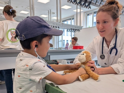Einladung für Familien und ihre Kuscheltiere zum Teddybärkrankenhaus der Universität Leipzig