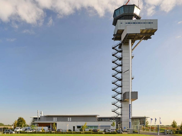 Flughafen Leipzig/Halle: Tower der Deutschen Flugsicherung (DFS), Foto: Mitteldeutsche Flughafen AG