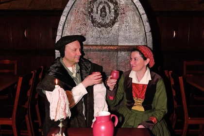 Das Ehepaar Luther bittet zu Tisch