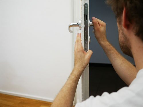 Ein professioneller Schlüsseldienst kann die Tür schnell und schadenfrei öffnen. Foto: pixabay.com