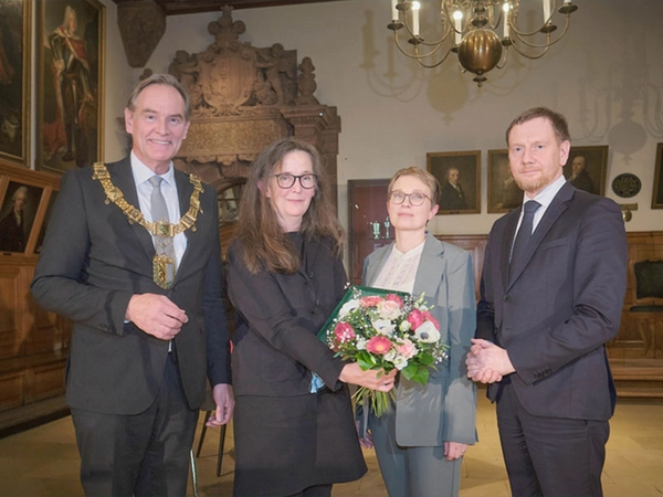 Von rechts: Ministerpräsident des Freistaates Sachsen Michael Kretschmer, Ina Rumiantseva vom Razam e.V., Gesine Oltmanns, Oberbürgermeister Burkhard Jung, Foto: Rico Thumser