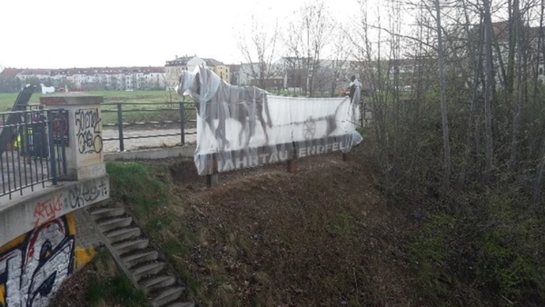 Verhülltes Monument 