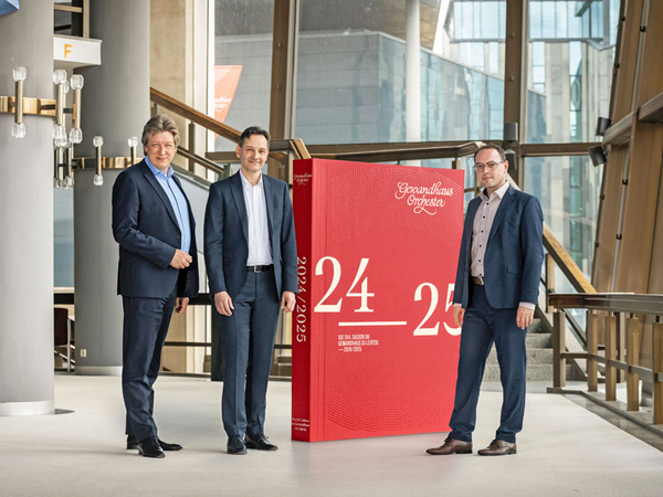Prof. Andreas Schulz (Gewandhausdirektor), Bernhard Krug (Vorsitzender des Orchestervorstandes), Tobias Niederschlag (Leiter des Konzertbüros) (v.l.n.r.). Foto: René Jungnickel / Christoph Buchwald