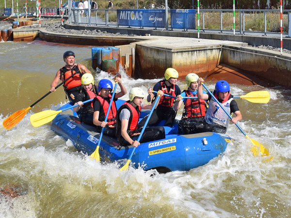 Teichpiraten beim 12. MITGAS Schüler-Rafting im Kanupark Markkleeberg, Foto: MITGAS Mitteldeutsche Gasversorgung GmbH