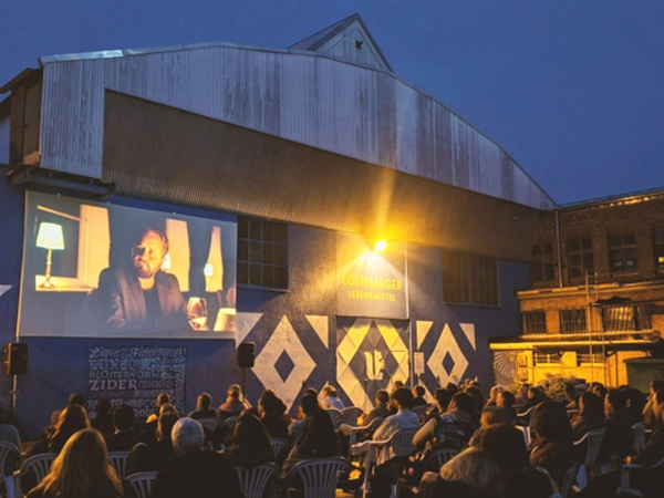 „Sommerkino der Schaubühne“ zum zweiten Mal Open Air an der Plagwitzer Markthalle, Foto: Martin Schröder-Zabel