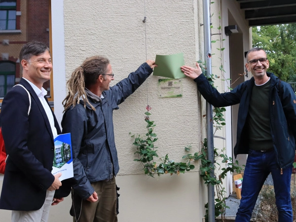 Präsentation Begrünungsplakette, Foto: Ökolöwe - Umweltbund Leipzig e.V. 