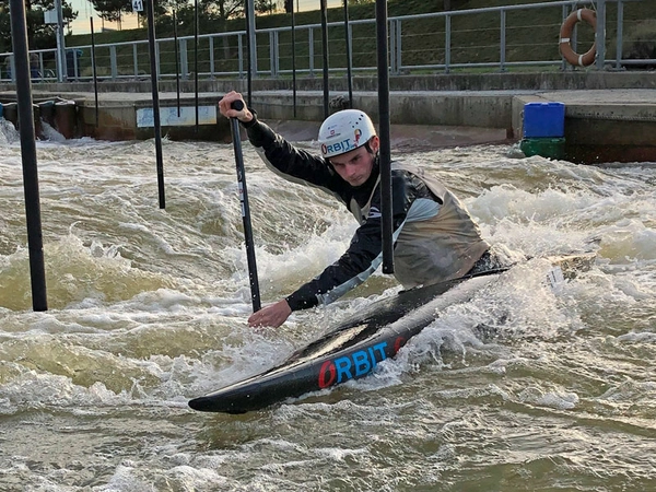 Leon Hanika (Leipziger-Kanu-Club) beim Training im Kanupark, Foto: Pauline Jacobshagen