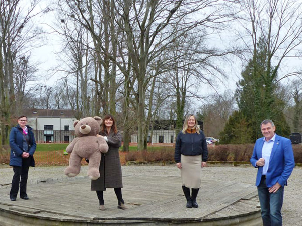 Vertreter des BNI-Chapter „Lipsia Victoria“ im Markkleeberger Kees'scher Park beim Kinderhospiz Bärenherz, Foto: meeco Communication Services