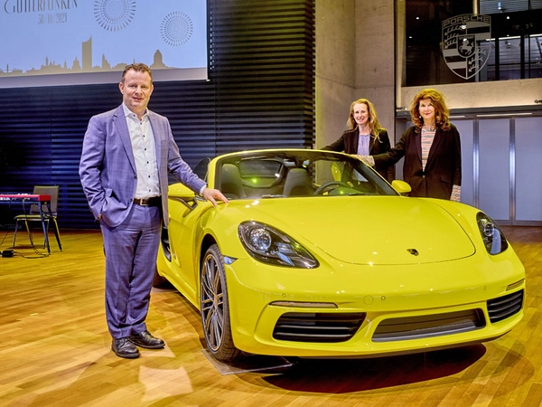 Der Erlös der Opernball-Tombola kommt der Stiftung "Leipzig hilft Kindern" zu Gute. Foto: Porsche AG - Leipzig