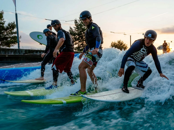 Wellensurfen im Kanupark Markkleeberg, Foto: Franz Anton