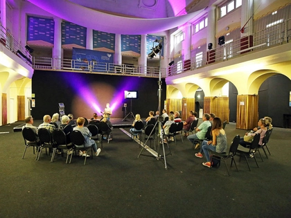 Schauspieler Thorsten Wolf führt an Drehorte im Leipziger Stadtbad