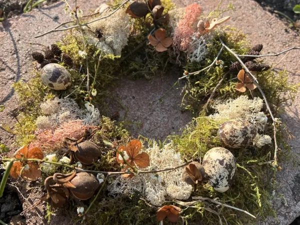 Österlicher Naturkranz als Modell zum Nachbasteln, Foto: Botanischer Lehrgarten