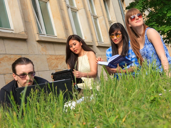 Klick dich rein! Am 07. Mai 2022 findet der virtuelle Hochschulinfotag der HTWK Leipzig statt, direkt im Anschluss steigt die 16. Computerspielenacht (erstmals wieder vor Ort). Foto: Swen Reichhold / HTWK Leipzig