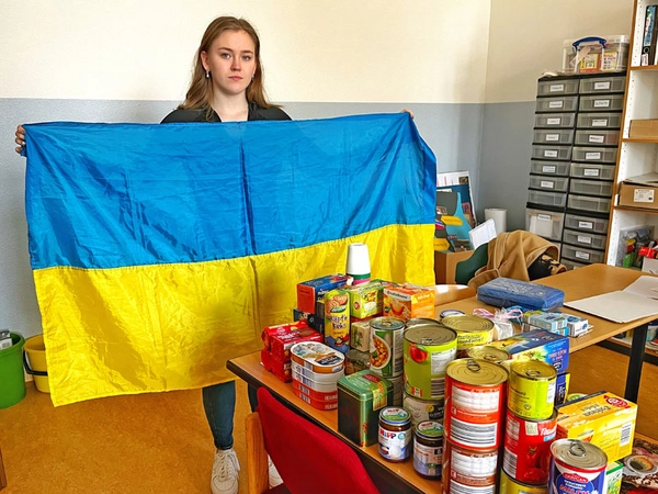 Schülerin Alexandra in der Sammelstelle der Schule, Foto: Johannes-Kepler-Gymnasium Leipzig